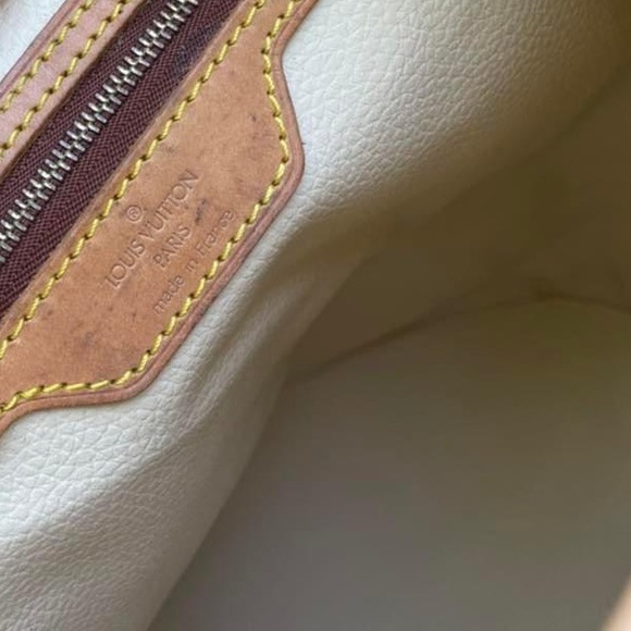 - 🌟 LIKE NEW❤️ LOUIS VUITTON BUCKET GM SHOULDER BAG - Picture 16 of 16
